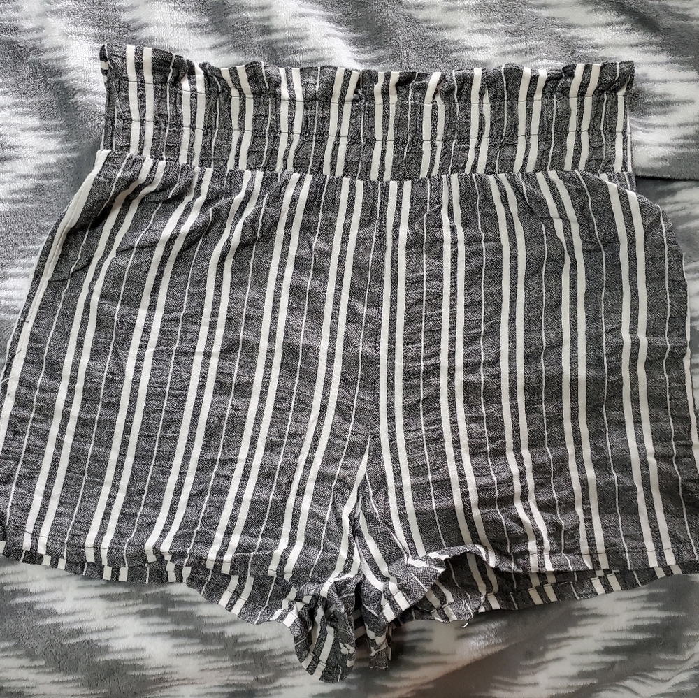 Wild Fable Gray & White Shorts